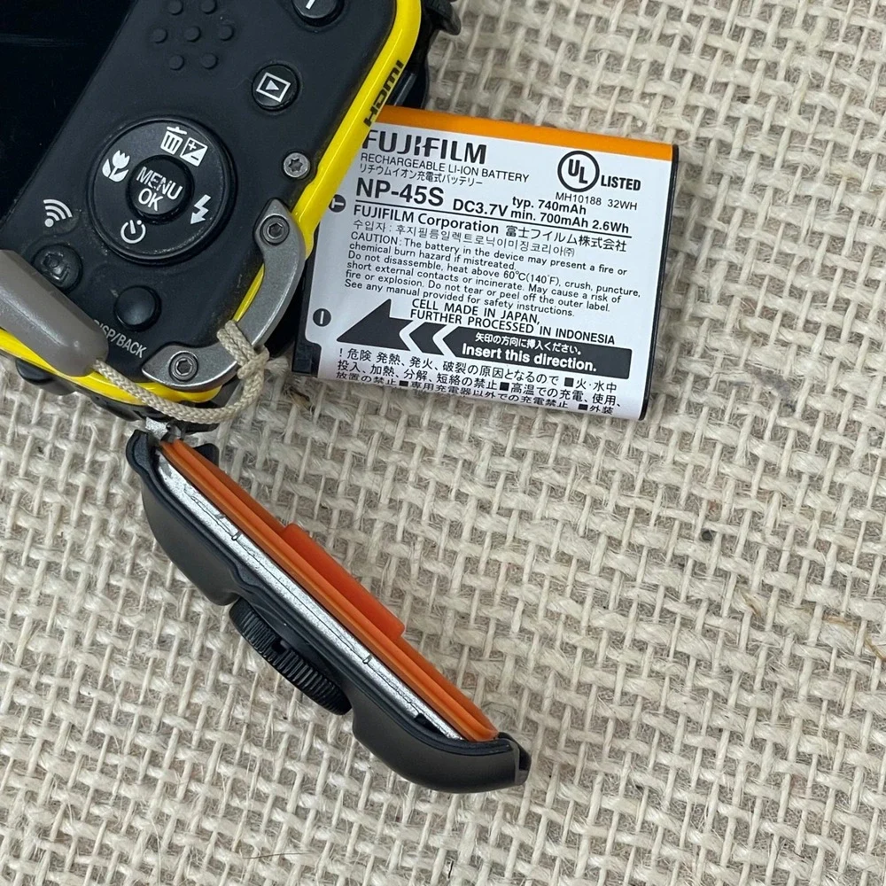 Fujifilm FinePix XP80 Waterproof Shockproof Digital Camera‎ 16MP 5x Optical Zoom